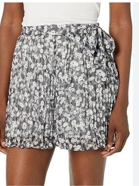 Club Monaco Gray Floral Pleated Bermuda Shorts